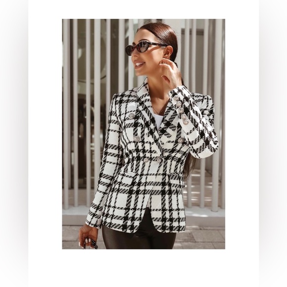 CATWALK CONNECTION Krystal Houndstooth Blazer is a must have in your wardrobe. - Picture 5 of 12